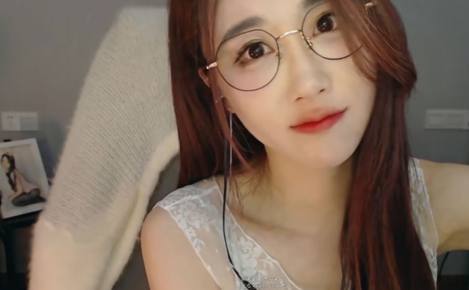 主播轩子巨二兔芦荟胶按摩耳朵k-[轩子巨2兔