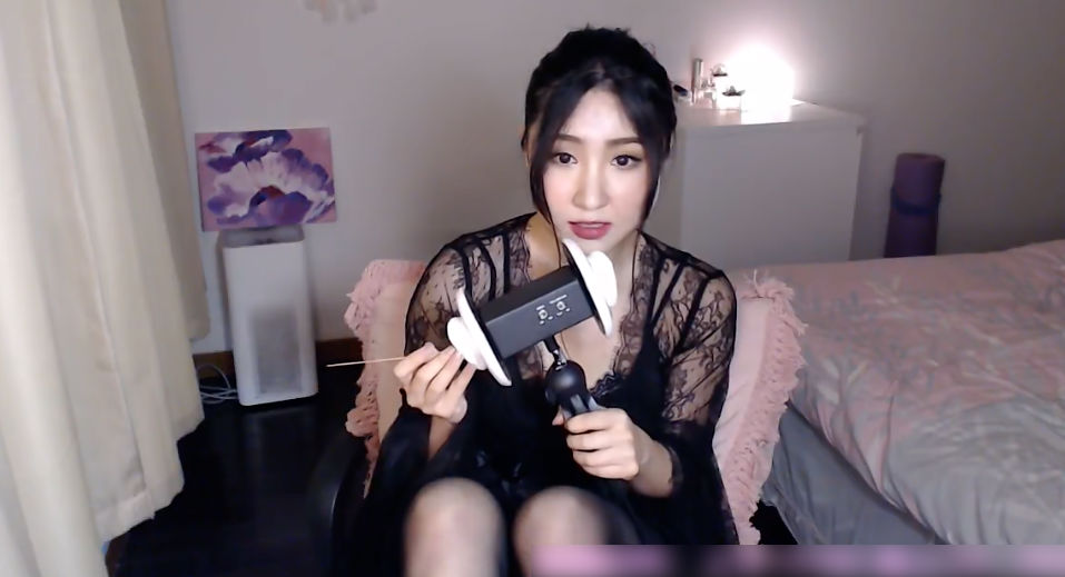 主播温柔善良的雪雪asmr早期掏耳直播-[雪雪]