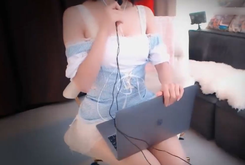 主播可爱的埋埋女朋友第一次来你家小剧场asmr掏耳朵直播切片-[可爱的埋埋]