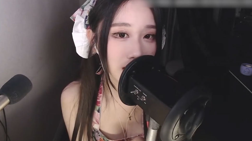 主播轩子巨二兔碎花裙套装棉棒采耳- 轩子巨二兔[25分钟]