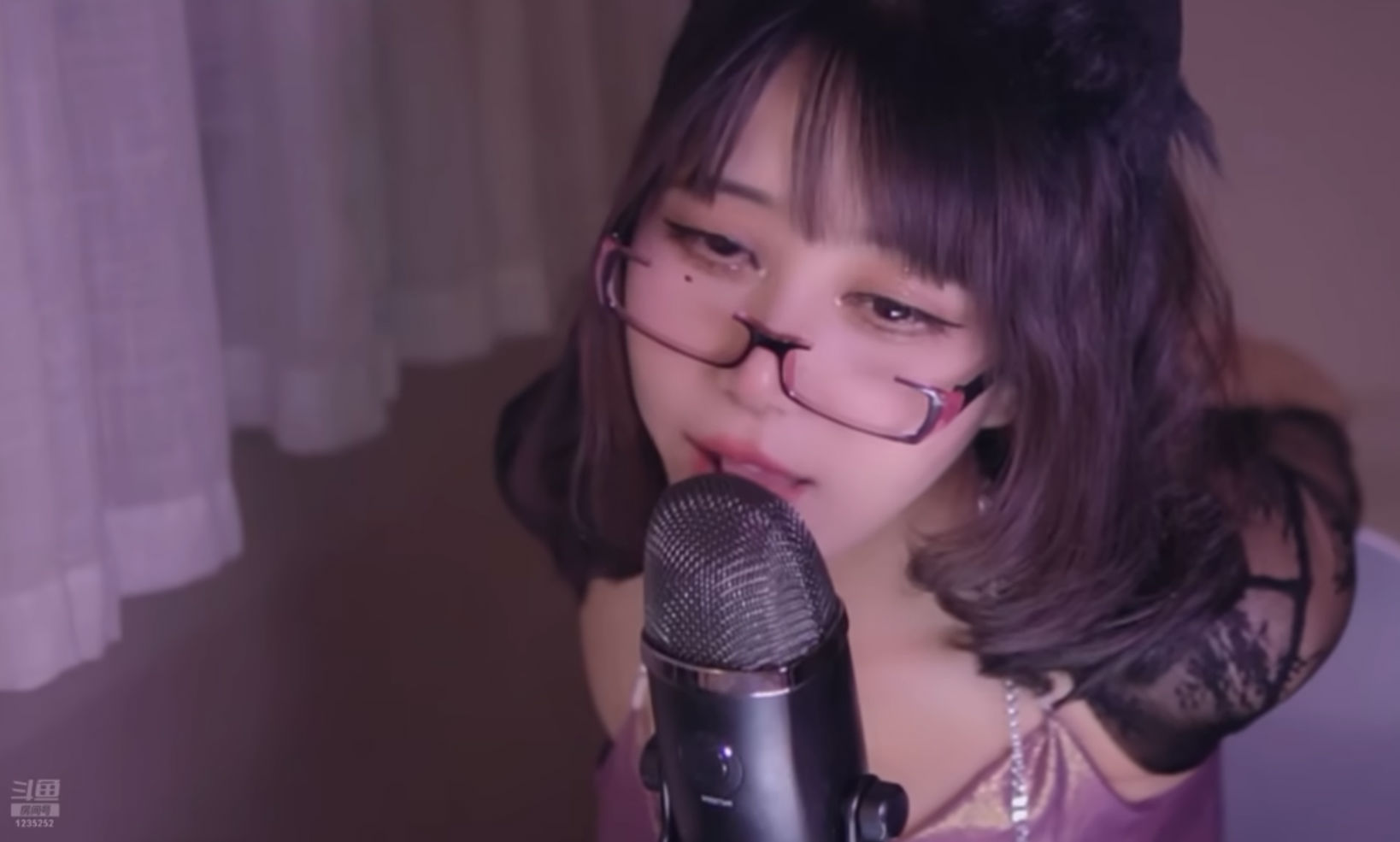 主播蜜奈儿高能紫色小睡衣御姐女友直播录像-[斗鱼蜜奈儿]