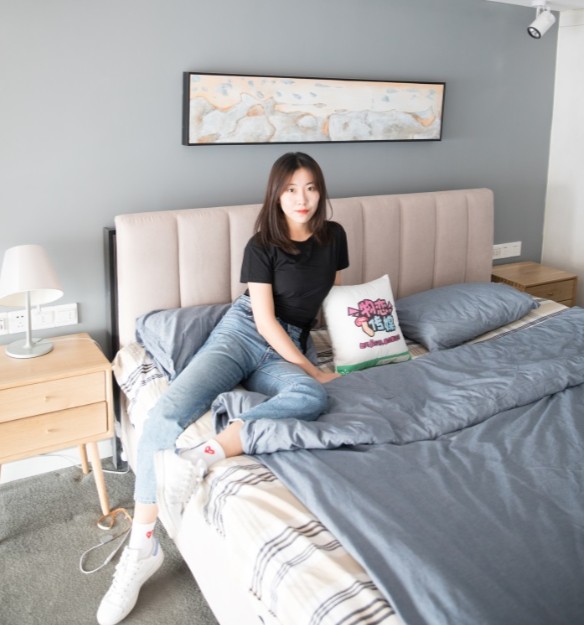 勿恋传媒 No.132 Elise-床边的白色板鞋搭配白色棉袜与灰色棉袜 [147P/1V/3.05GB]