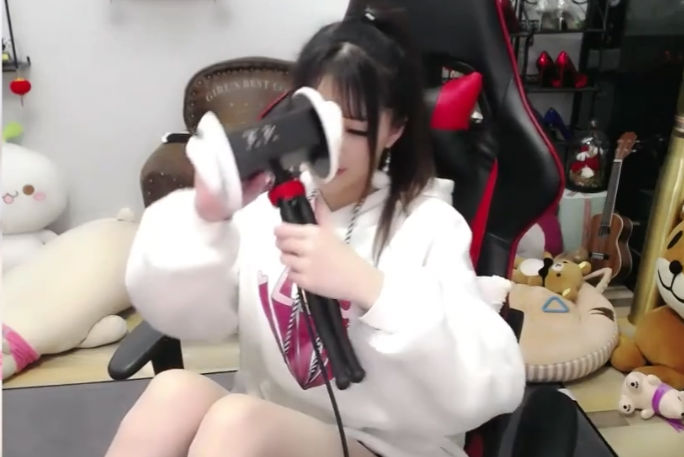 小女巫露娜18年v白色卫衣直播切片-[小女巫露娜][11分钟]