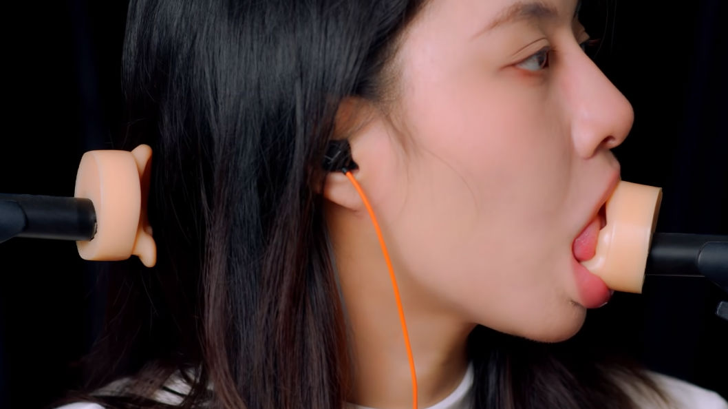 小萌会员包温柔吞耳+舔耳-[28分钟]