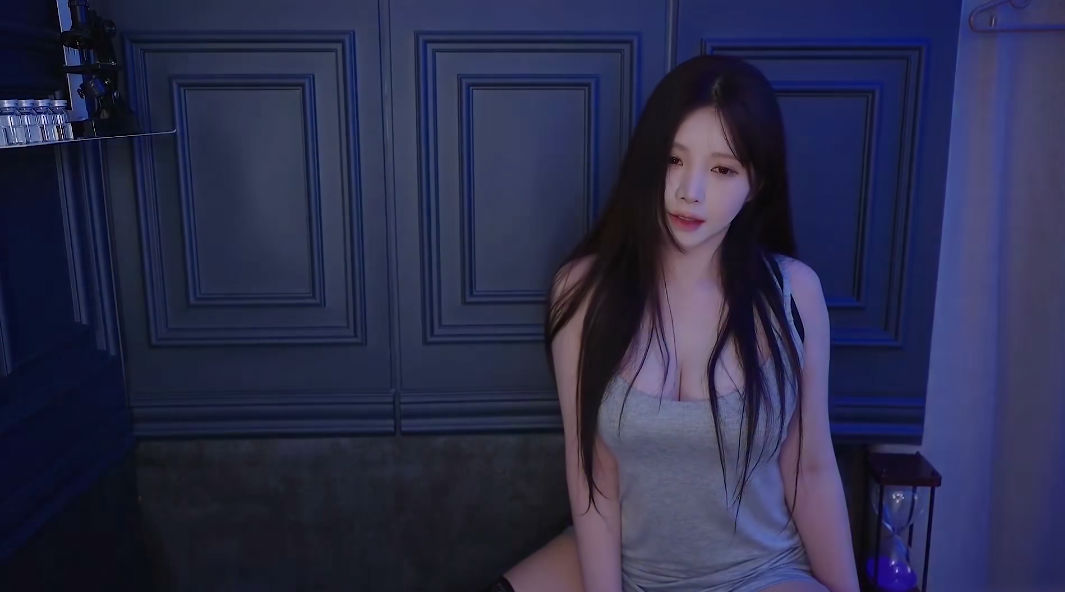 yoonying会员自购 蜘蛛侠皮衣-[23分钟]