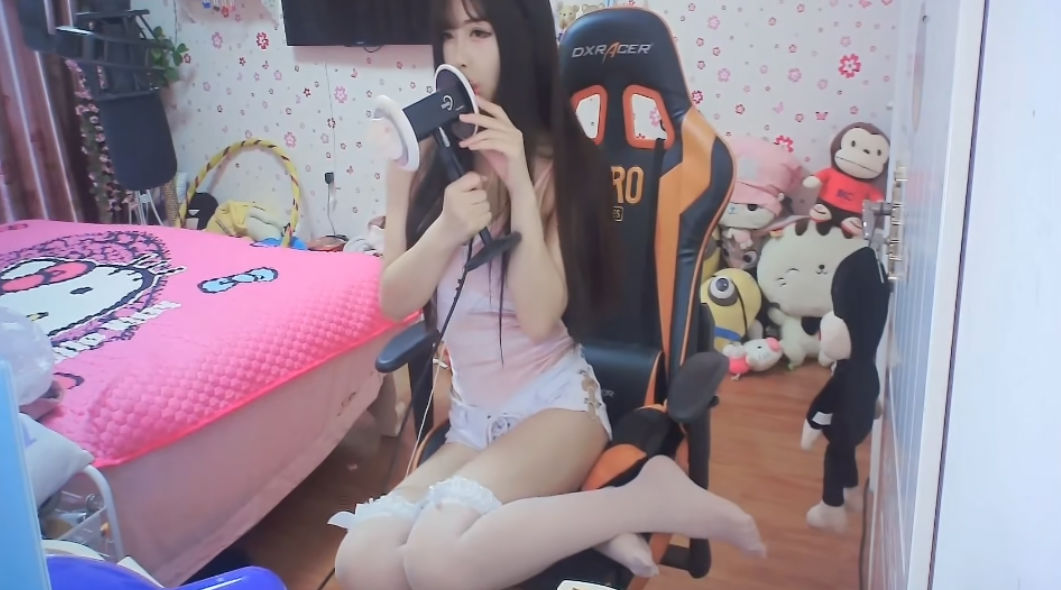 主播娜娜Sweet果冻与舔耳-[娜娜Sweet][11分钟]